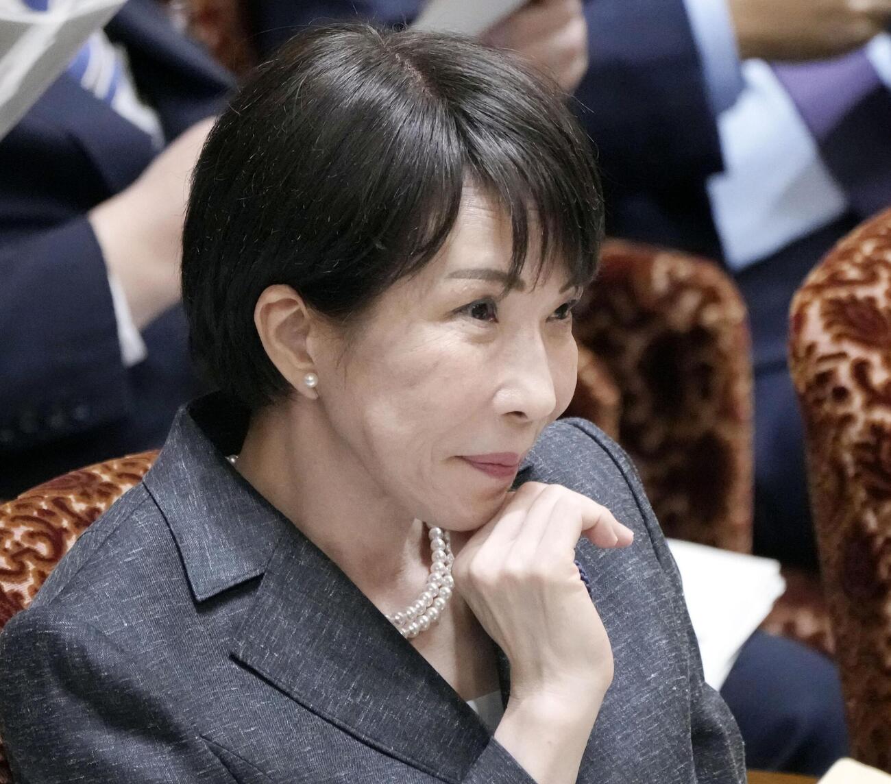 参院決算委で質問を聞く高市首相＝11日午前（共同）