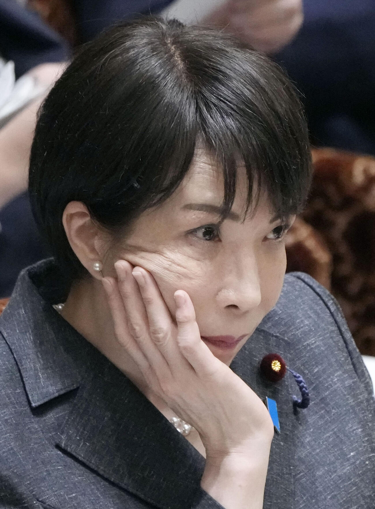 参院決算委で質問を聞く高市首相＝11日午前