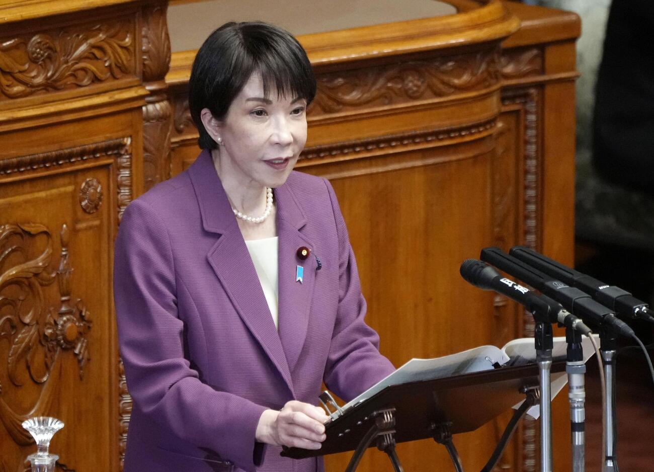 参院本会議で答弁する高市首相＝13日午前（共同）