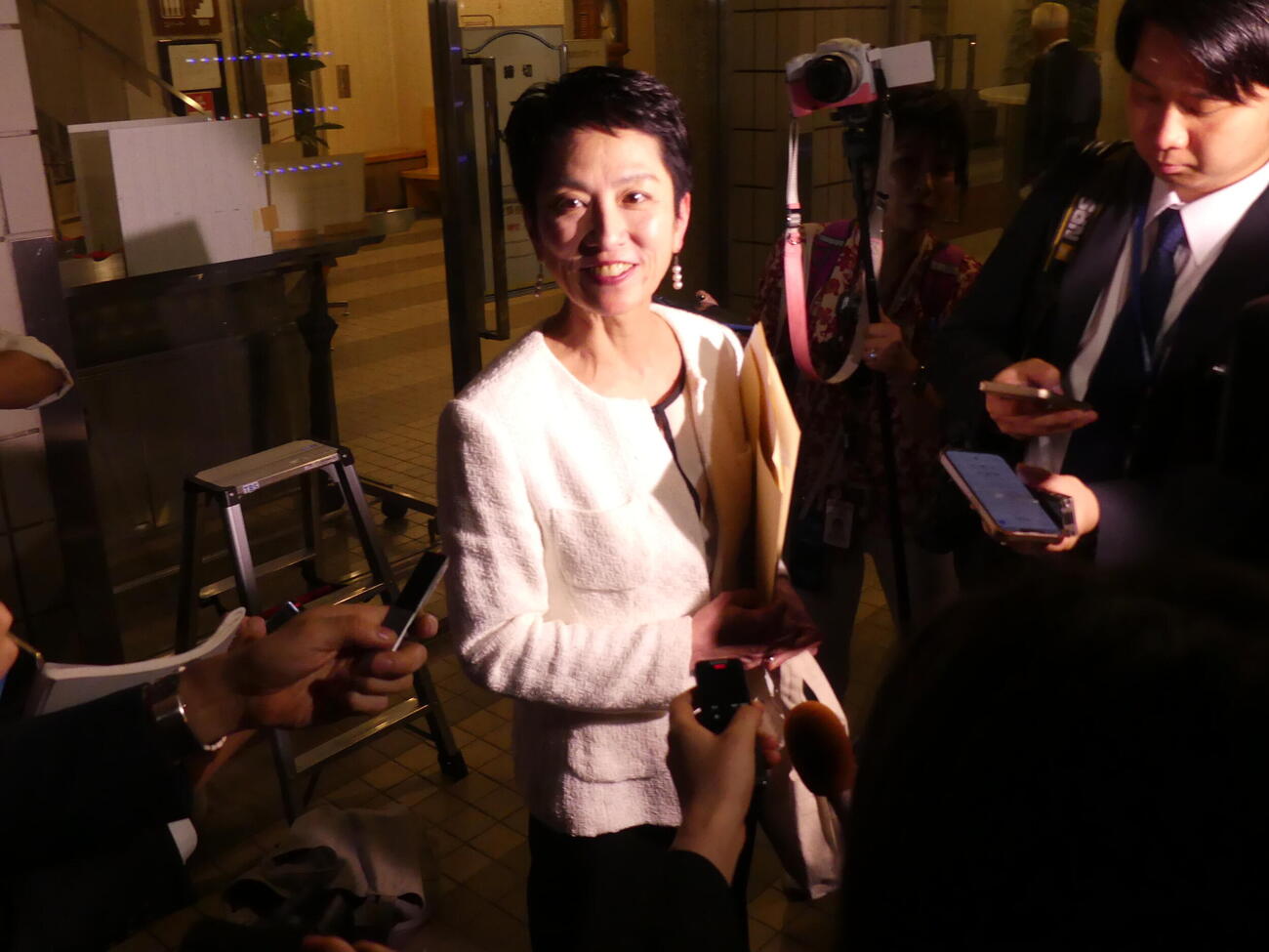 立憲民主党東京都連代表選で敗れ、報道陣の取材に応じる蓮舫参院議員（撮影・中山知子）
