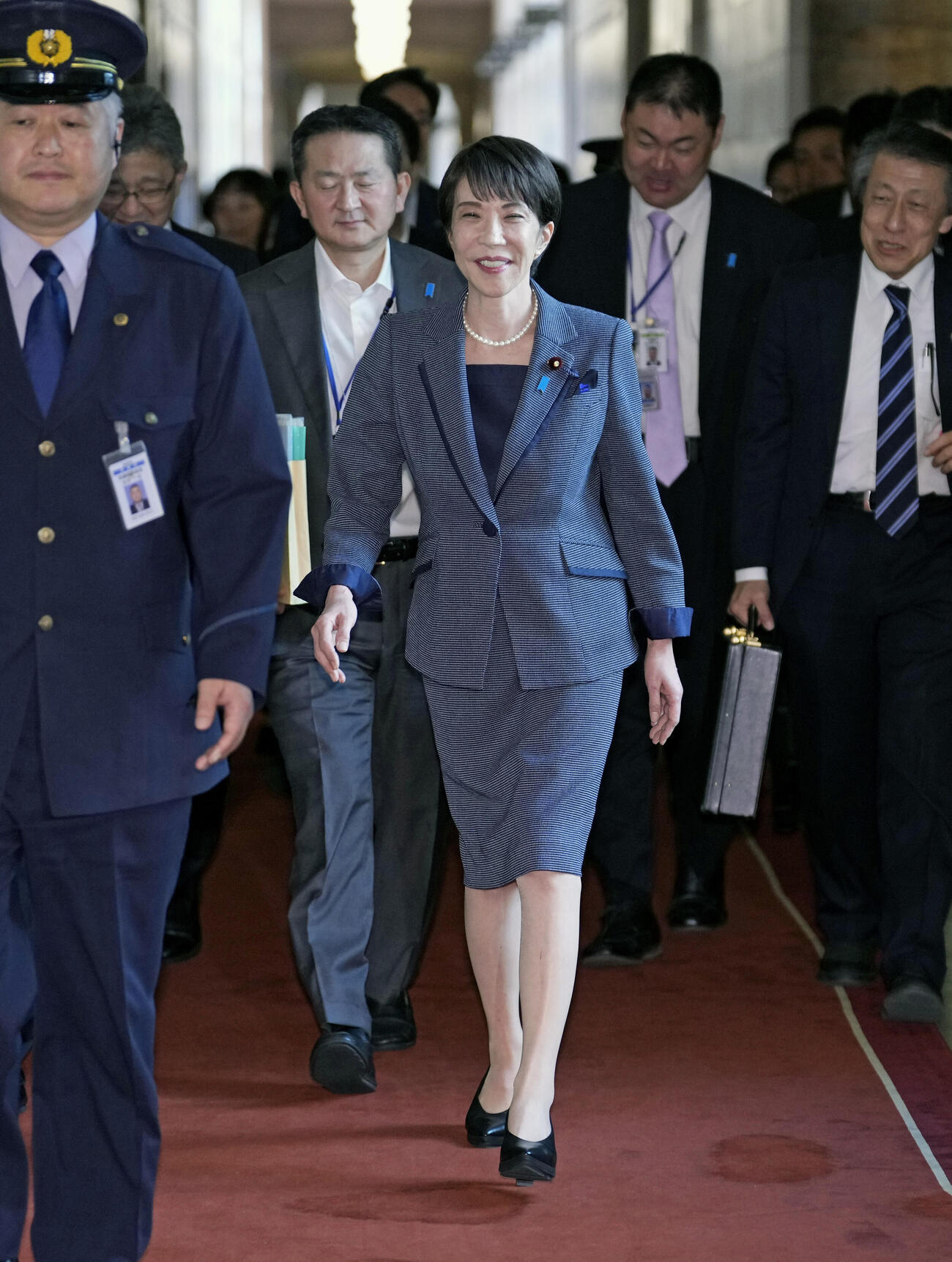 党首討論に向かう高市首相（共同）
