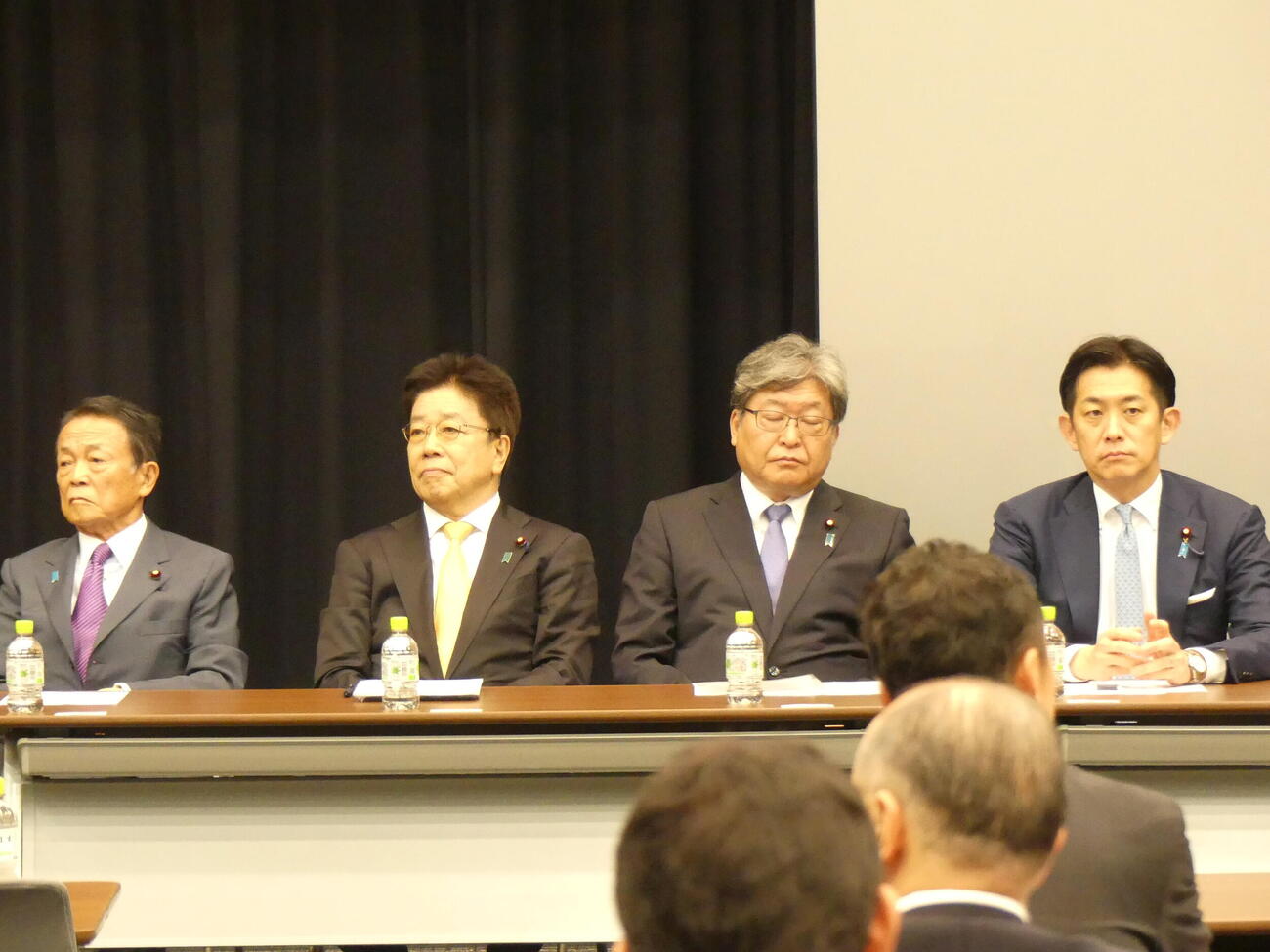 自民党の新議連「国力研究会」に参加した、発起人を務める左から麻生太郎氏、加藤勝信氏、萩生田光一氏、小林鷹之氏（撮影・中山知子）