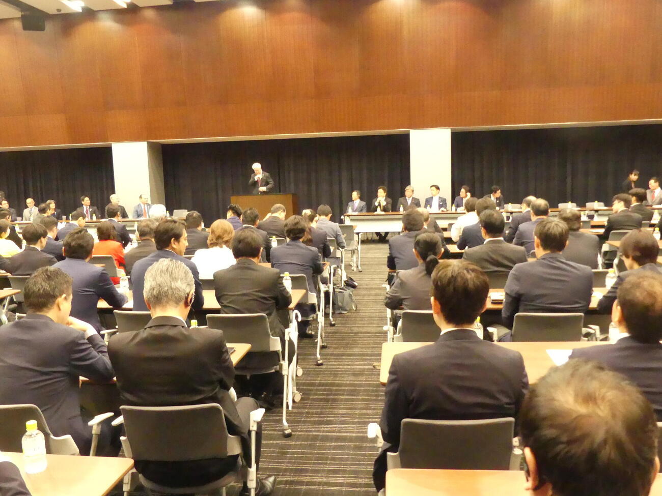 国会内で開かれた自民党「国力研究会」の初回会合には大勢の自民党議員が参加した（撮影・中山知子）