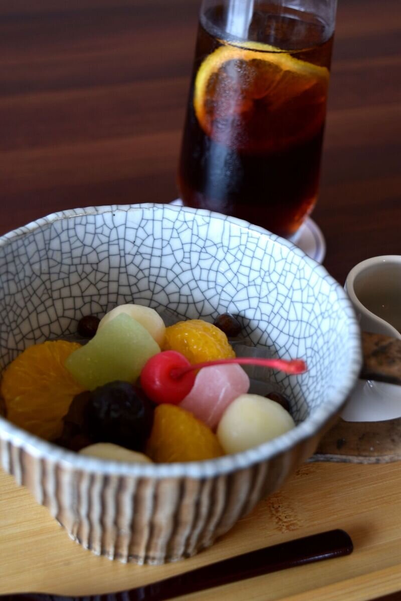 藤井聡太棋聖の午前のおやつは「豆腐の白玉あんみつ」とアイスレモンティー（日本将棋連盟提供）