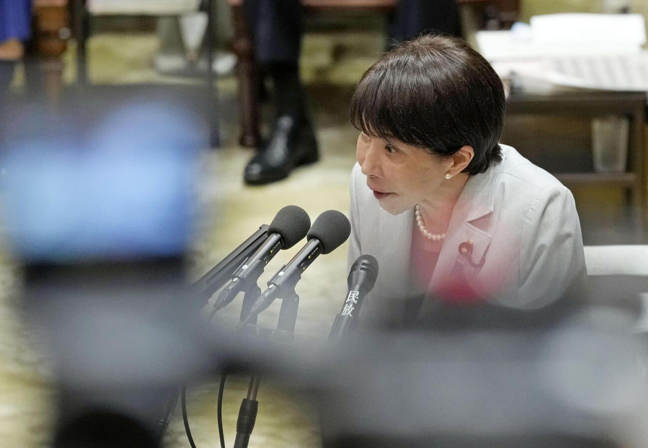 衆院予算委で答弁する高市首相＝4日午前（共同）