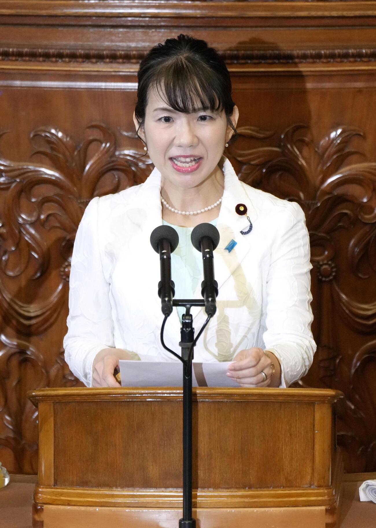 3日、衆院本会議で代表質問する豊田真由子氏（共同）