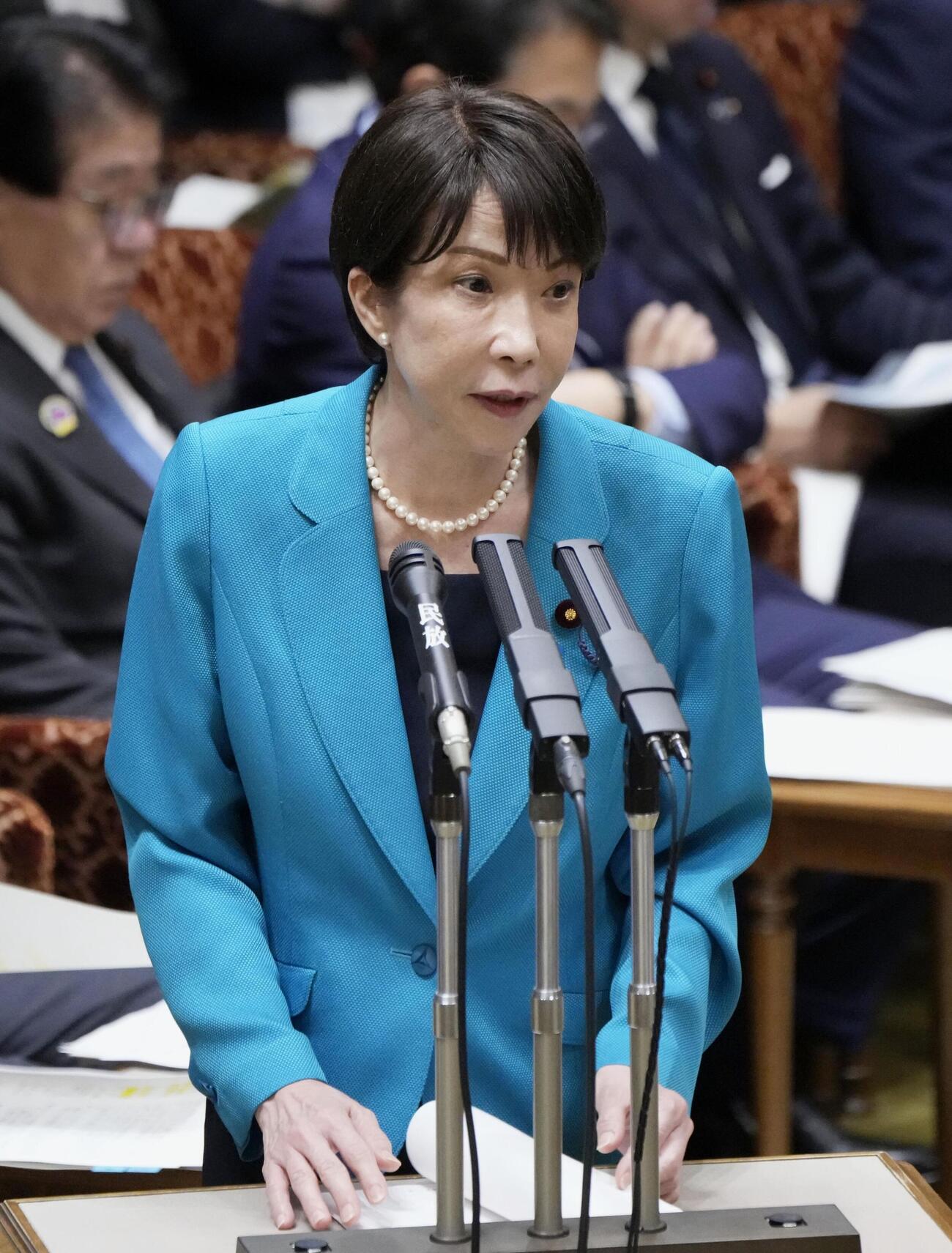 参院予算委で答弁する高市首相（共同）
