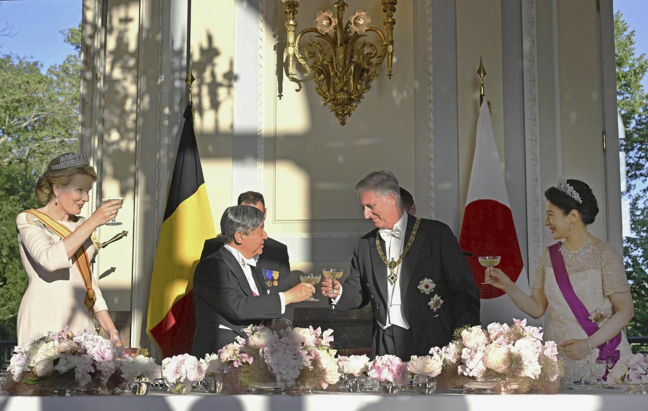 晩さん会でベルギーのフィリップ国王夫妻と乾杯される天皇、皇后両陛下（代表撮影・共同）