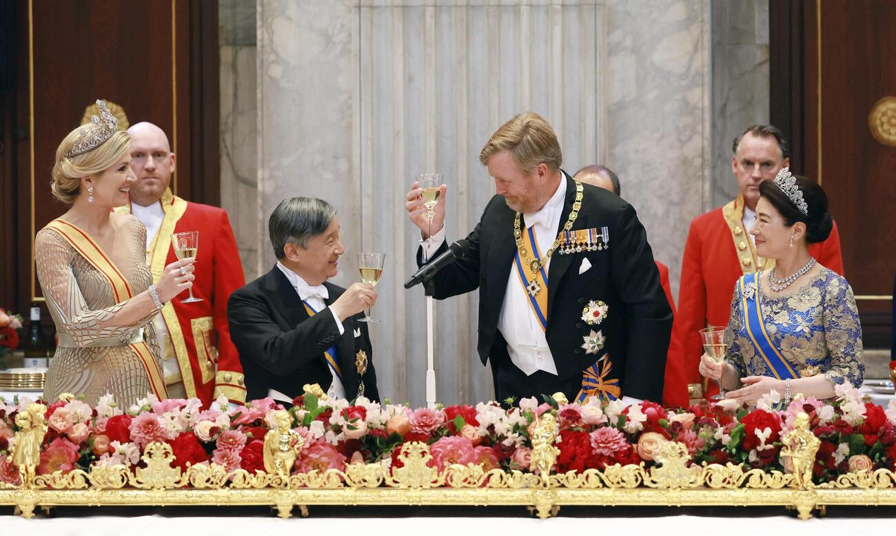 晩さん会でオランダのウィレムアレクサンダー国王夫妻と乾杯される天皇、皇后両陛下（代表撮影・共同）
