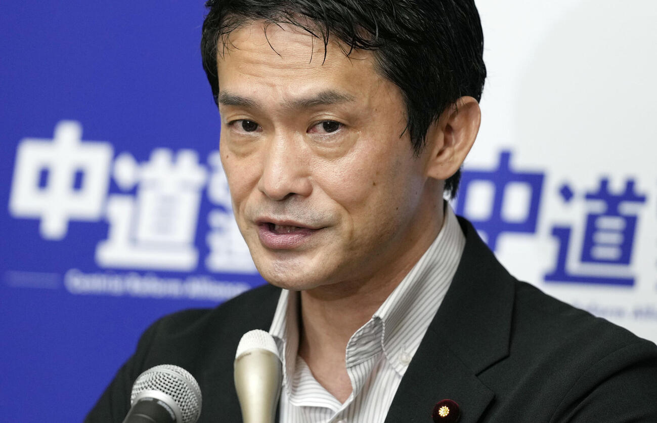 記者会見する中道改革連合の小川代表＝3日午前、国会（共同）