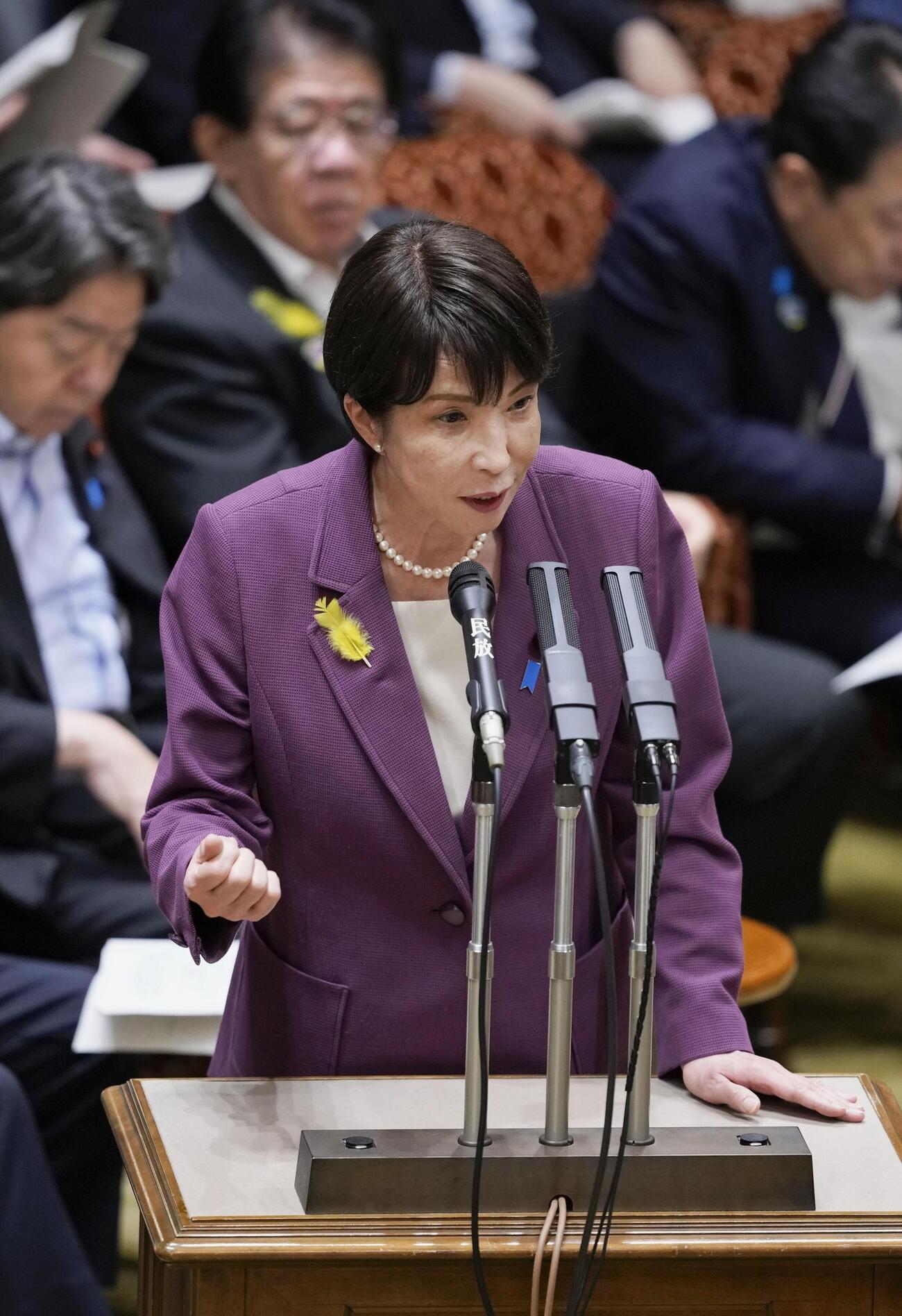 参院決算委で答弁する高市首相（共同）