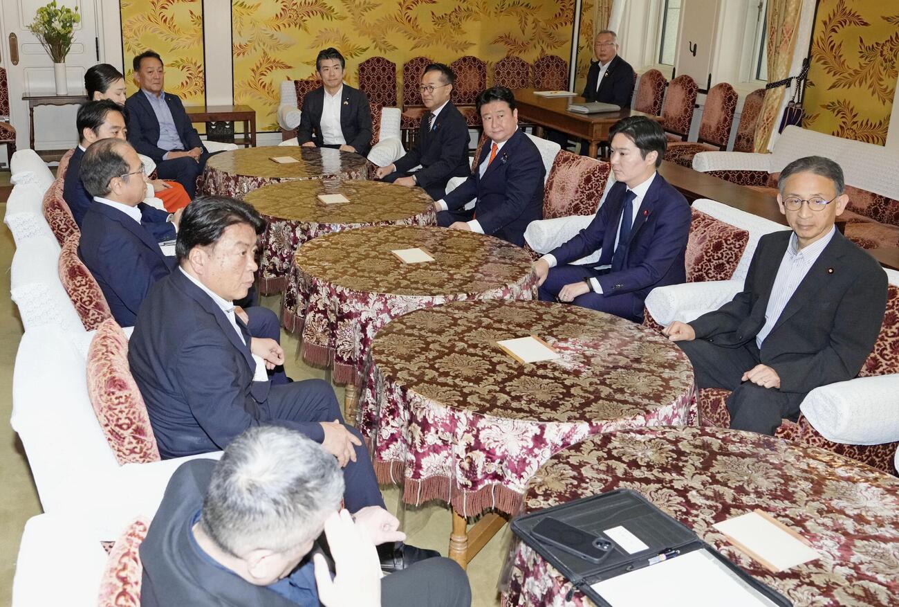 会談に臨む衆参両院の野党国対委員長ら（共同）
