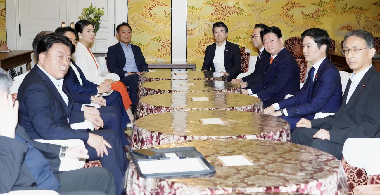 会談に臨む衆参両院の野党国対委員長ら（共同）