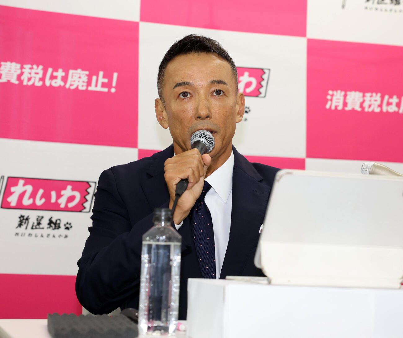 会見で代表辞任を表明したれいわ新選組の山本太郎代表（撮影・浅見桂子）