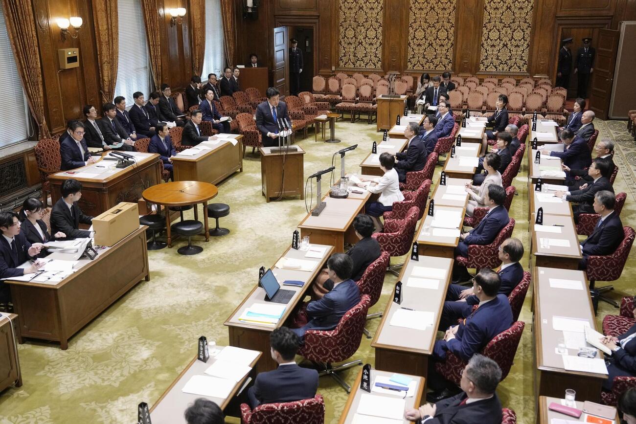 皇室典範などの改正案を審議する参院特別委（共同）