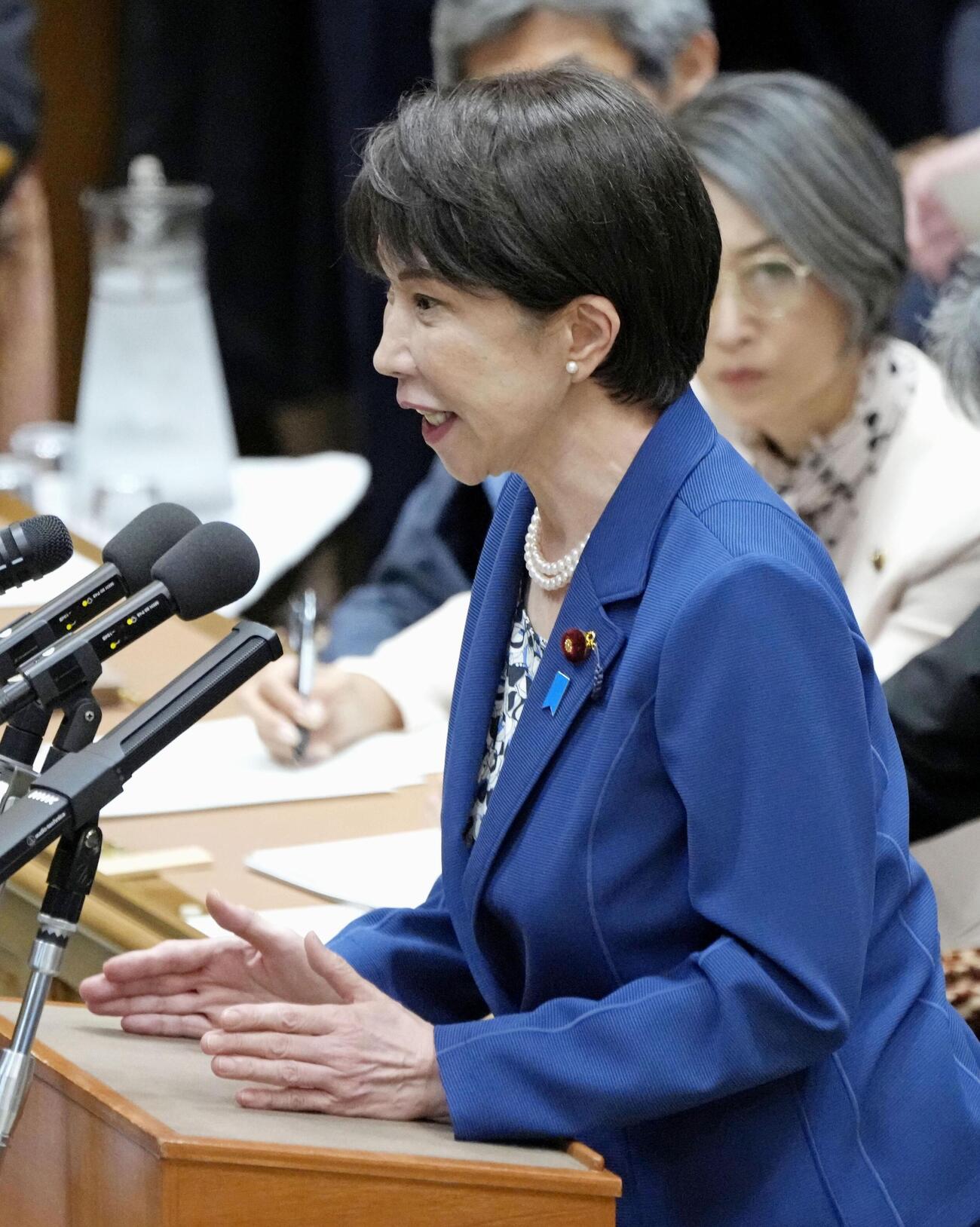 党首討論で答弁する高市首相（共同）