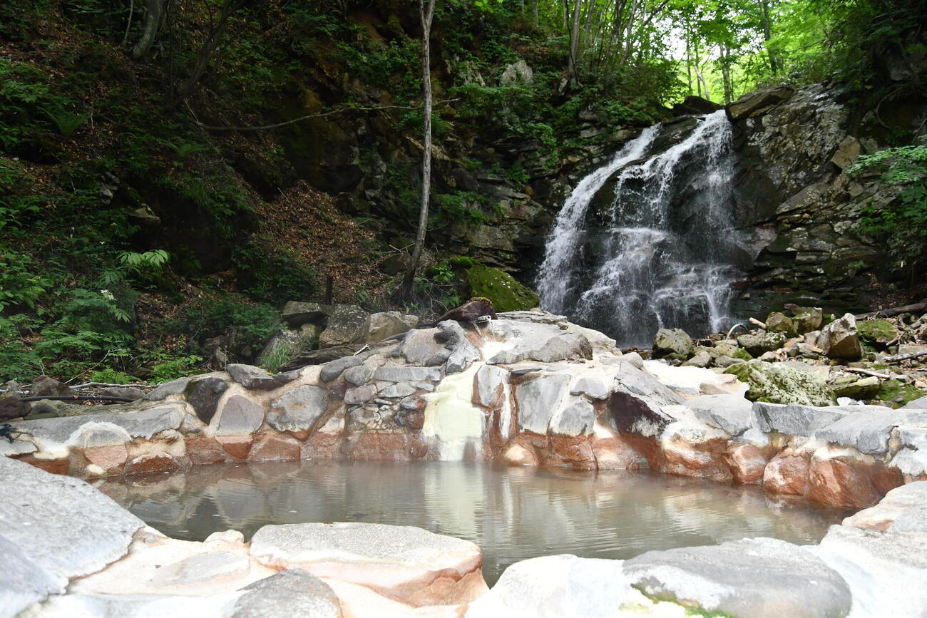 亀滝の下という絶景ポイントにある「仙女の湯」