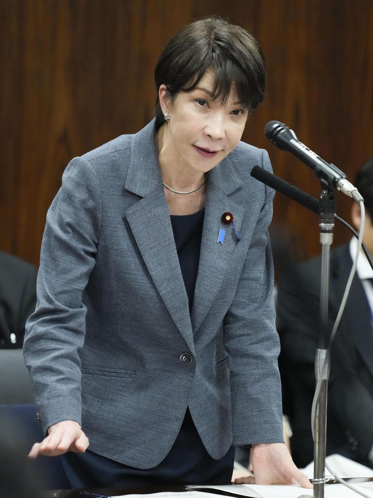 参院法務委で答弁する高市首相（共同）