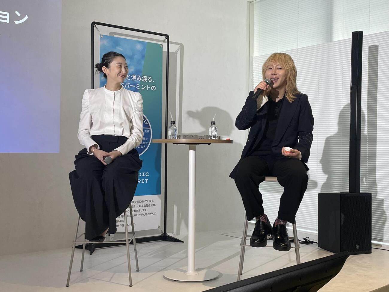 トークイベントで語るYOUTRUST岩崎由夏社長とインフルエンサーで実業家の岸谷蘭丸