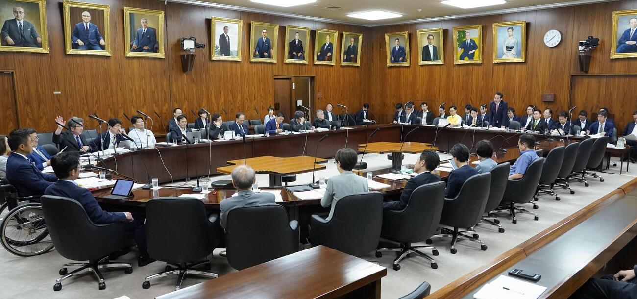 「副首都」構想関連法案を審議する参院沖縄北方・地方特別委＝22日午後（共同）