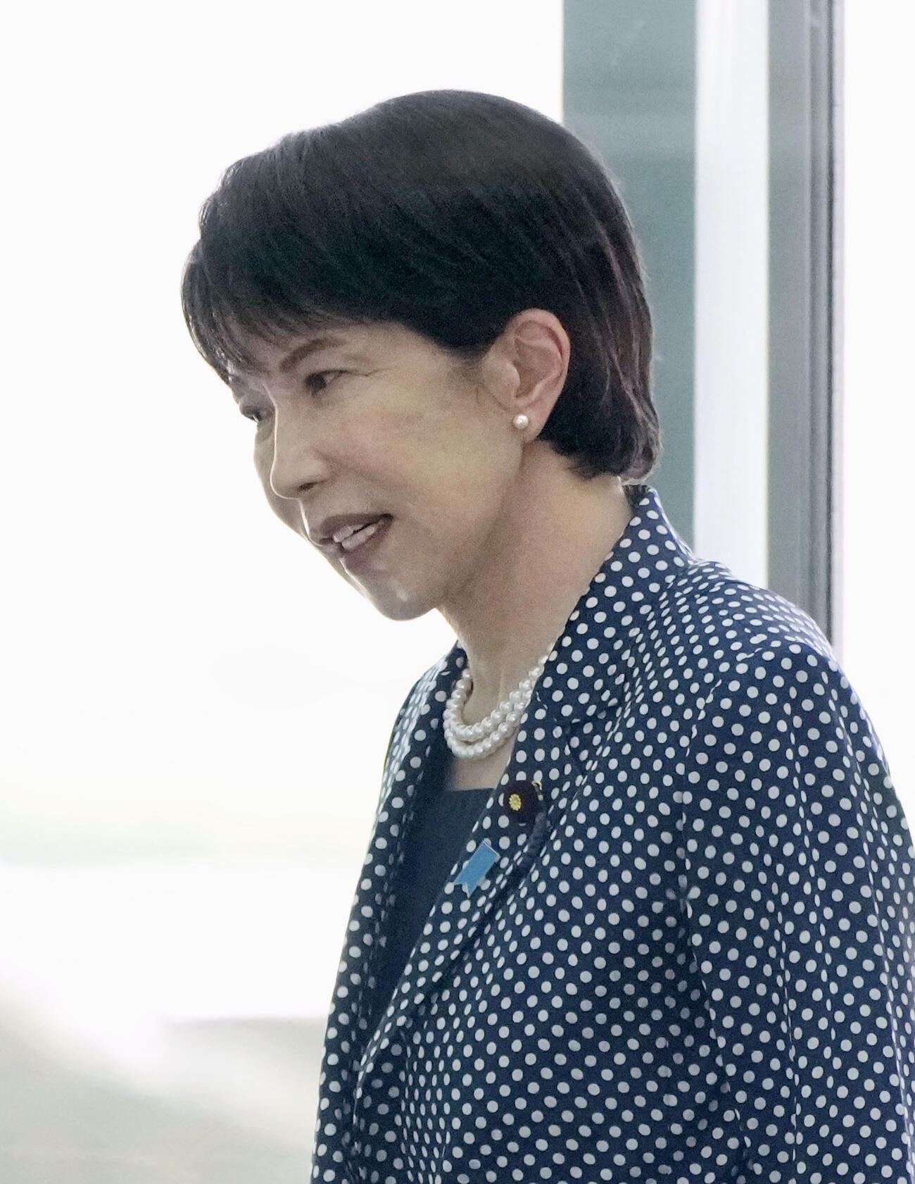 首相官邸に入る高市首相＝22日午前（共同）