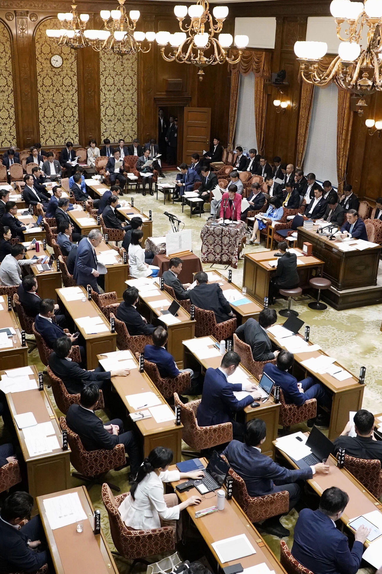 集中審議が行われた衆院予算委（共同）