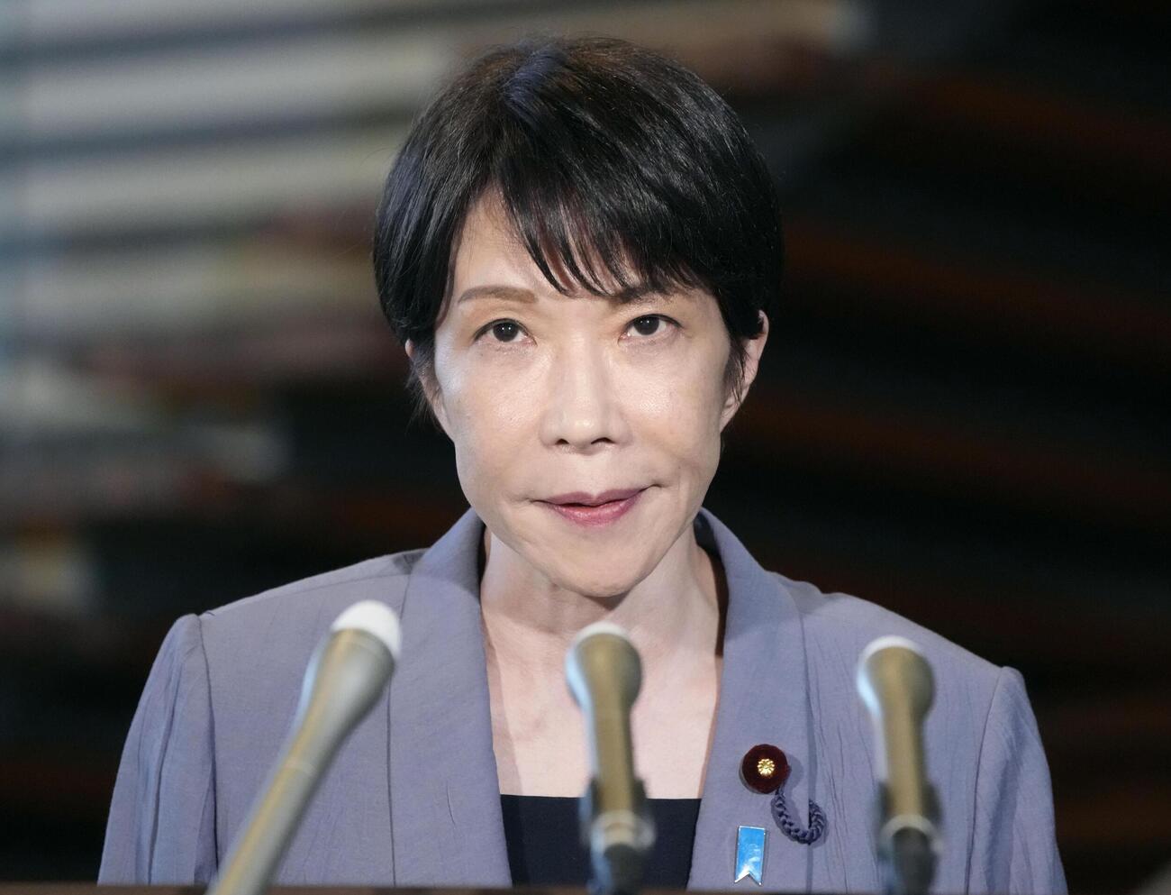 熊本県で震度7を観測した地震を受け、記者団の取材に応じる高市首相＝28日午後5時51分、首相官邸（共同）