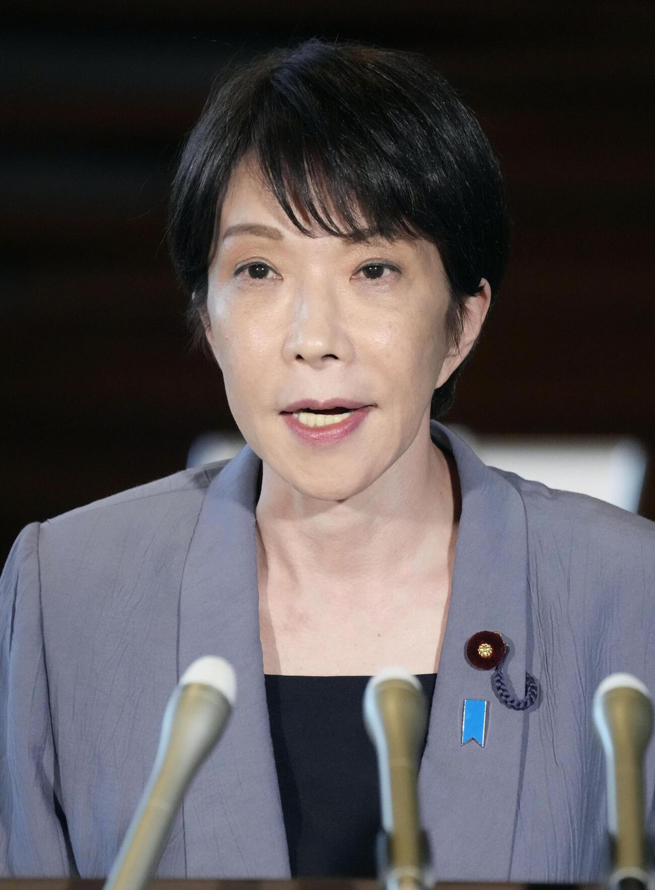 熊本県で震度7を観測した地震を受け、記者団の取材に応じる高市首相＝28日午後5時49分、首相官邸（共同）