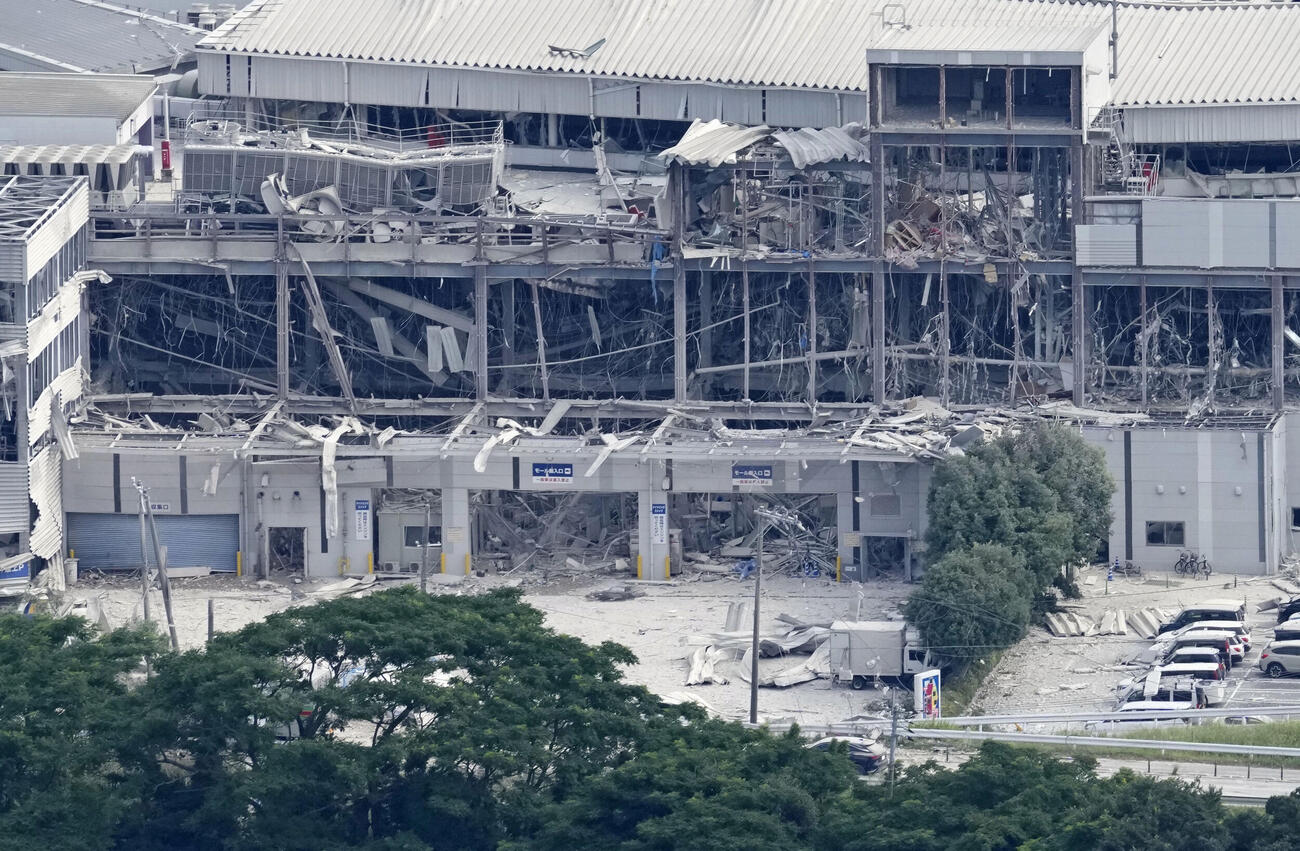 爆発のあったイオンモール熊本（共同通信社ヘリから）