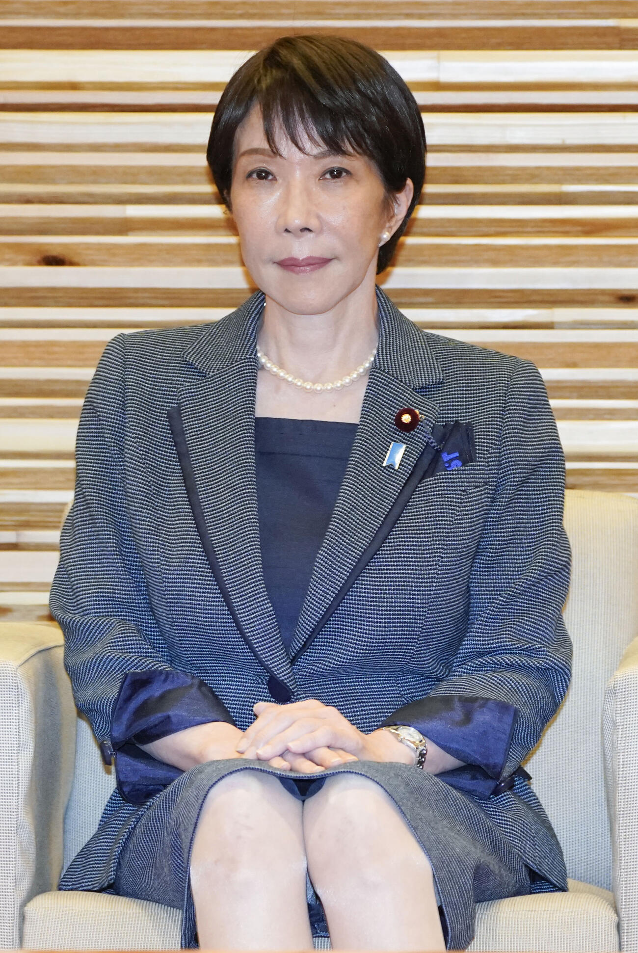 閣議に臨む高市首相＝31日午前、首相官邸（共同）