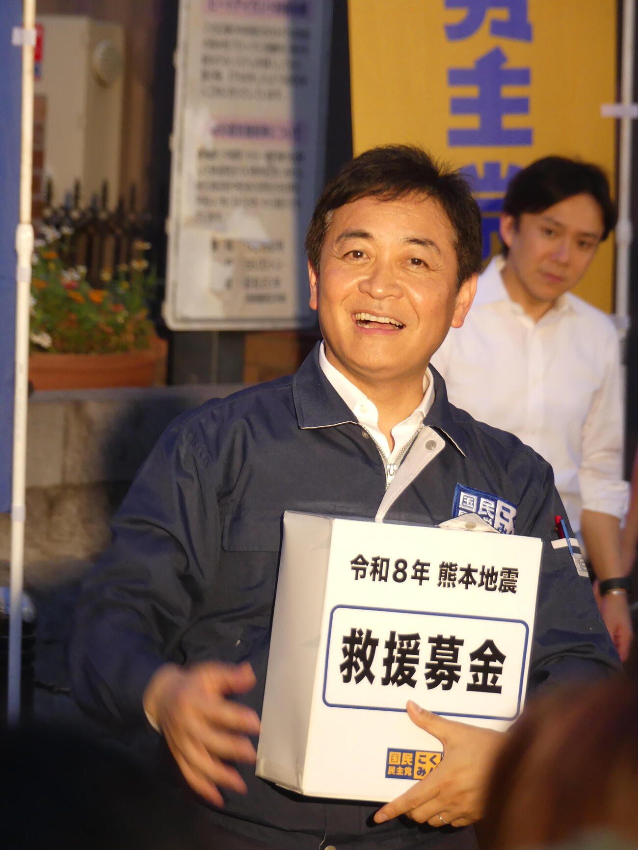党の街頭演説で、熊本地震の募金活動を行う国民民主党の玉木雄一郎代表
