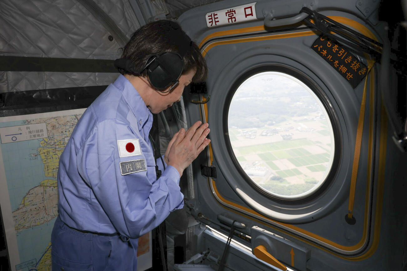 内閣広報官のX（旧ツイッター）に3日に投稿された、地震で被災した熊本県を上空から視察する高市首相の写真