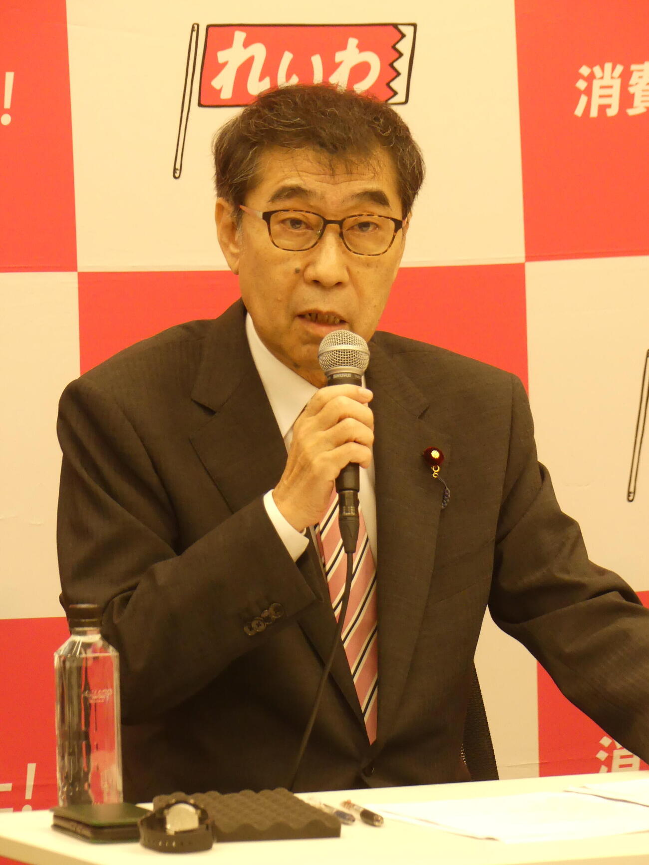 れいわ新選組の新代表として初めて記者会見に臨む山本譲司衆院議員（撮影・中山知子）
