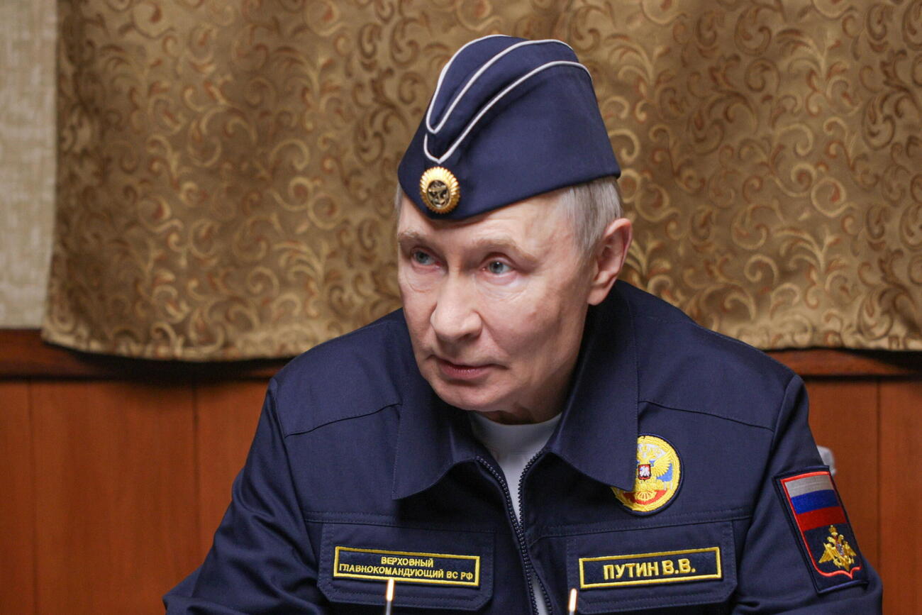 極東国境の安全を確保する会議に出席するロシアのプーチン大統領＝13日、ユジノサハリンスク（ロシア大統領府提供、タス＝共同）