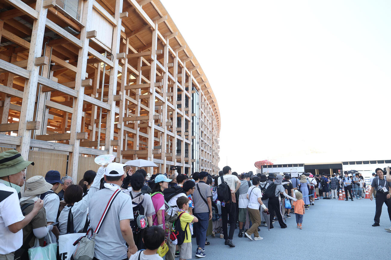 大阪・関西万博の会場シンボル、大屋根リング（2025年8月撮影）