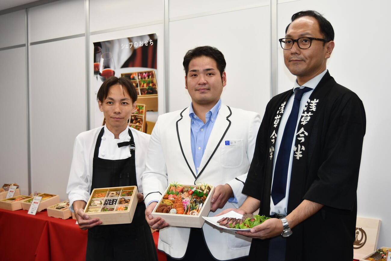 2027年のおせち料理の内覧会を開催した松屋