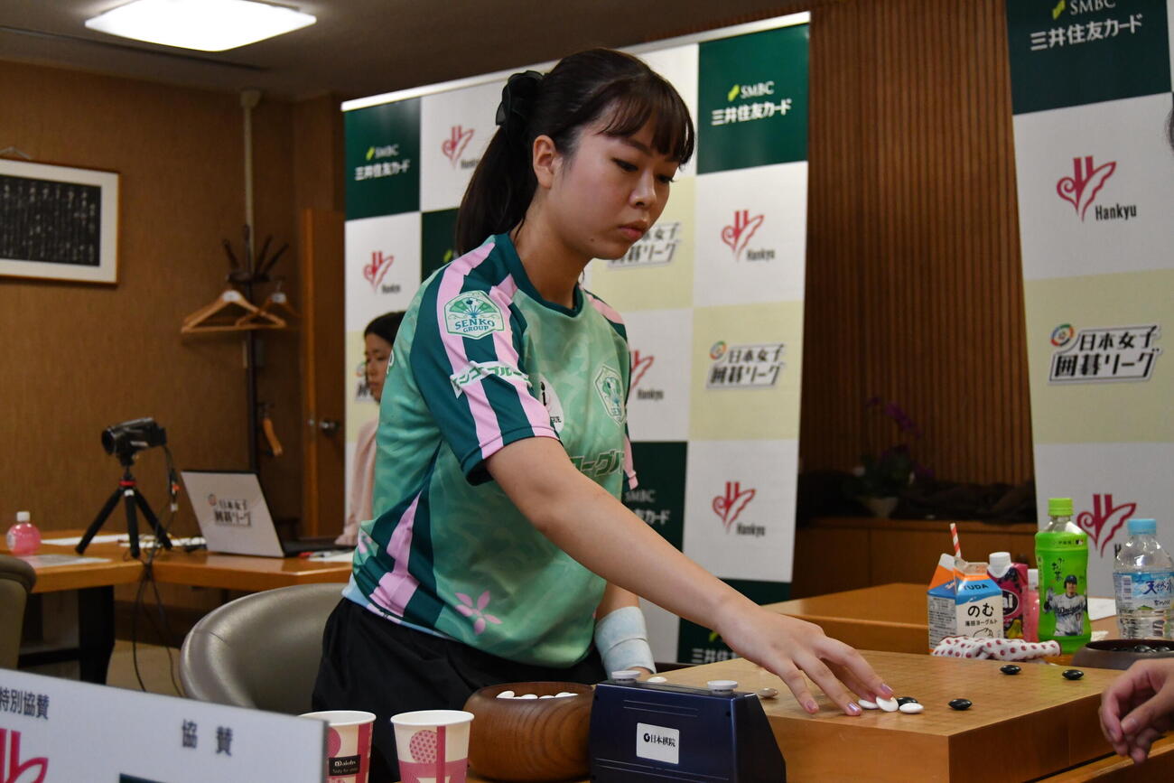 チームセンコーグループ主将の上野愛咲美女流名人