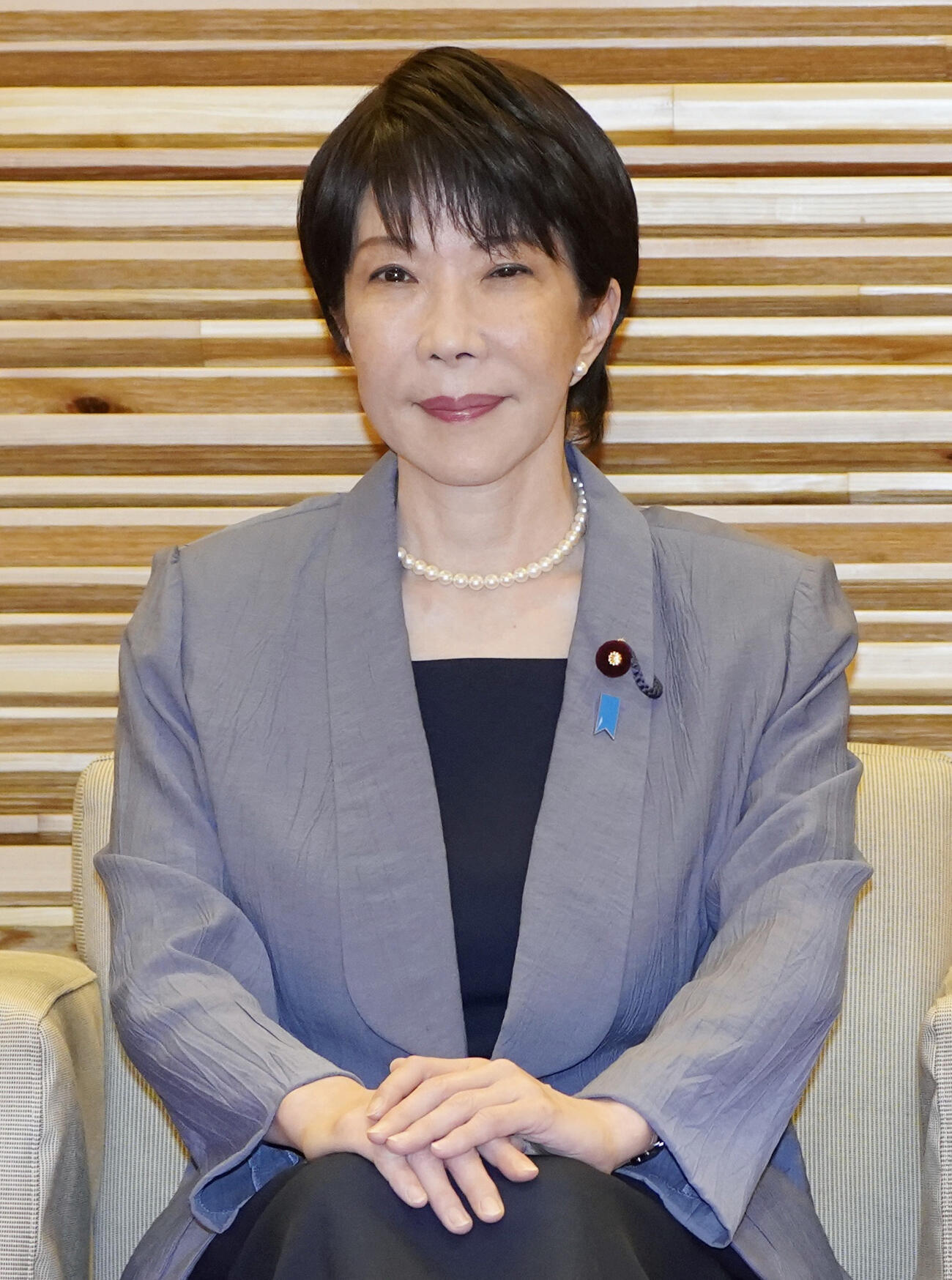 閣議に臨む高市首相（共同）

