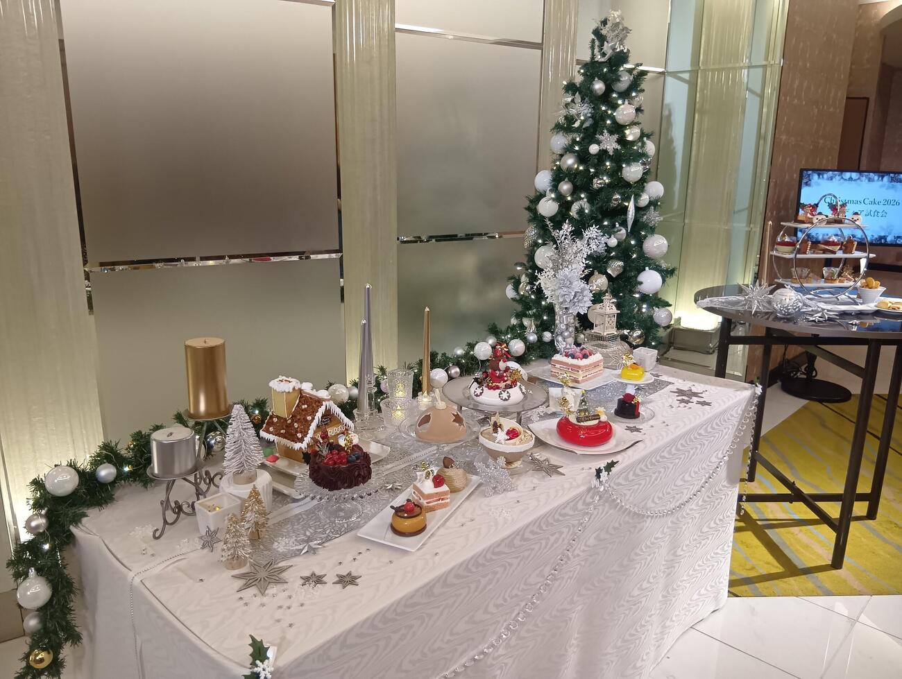 ロイヤルパークホテルで発表されたクリスマスケーキ商品