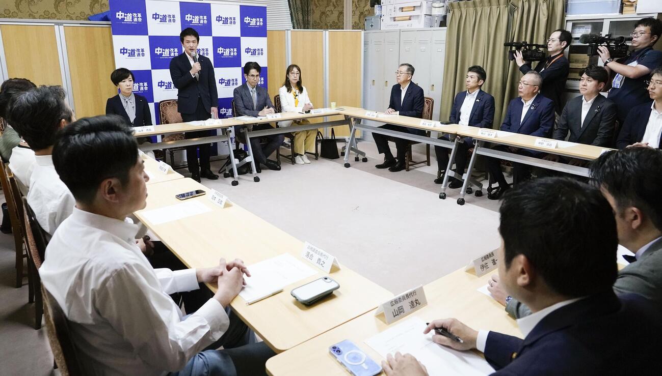 国会で開かれた中道改革連合の臨時常任幹事会＝9日午後（共同）