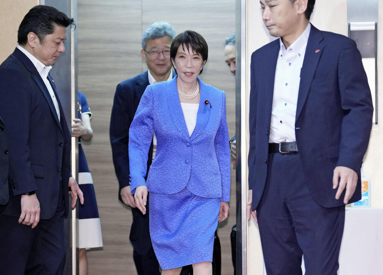 自民党総裁の高市首相＝16日午前、東京・永田町の党本部（共同）