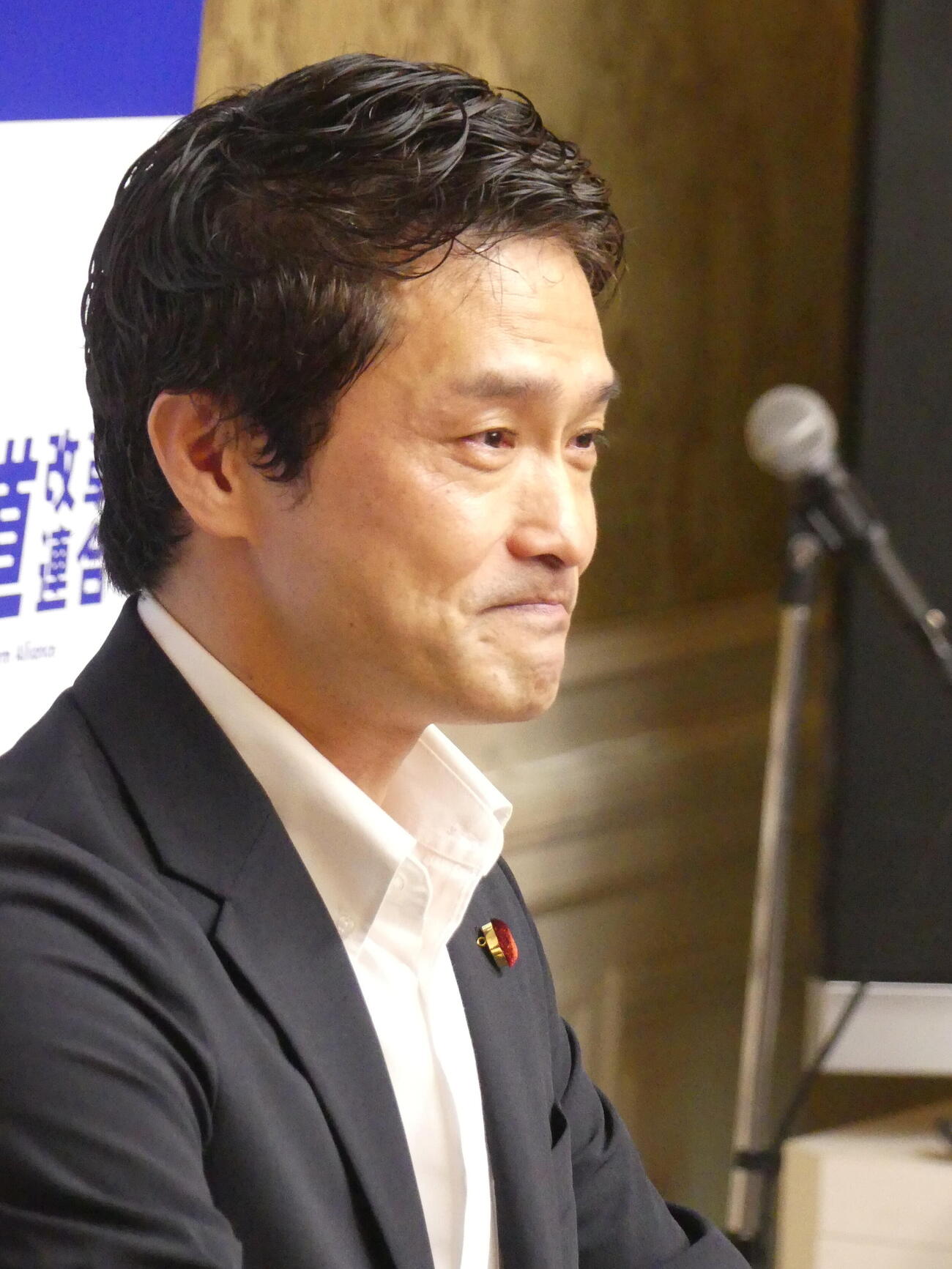 解党に向けた両院議員総会のあいさつで、結党からの日々を思い感極まる中道改革連合の小川淳也代表（撮影・中山知子）