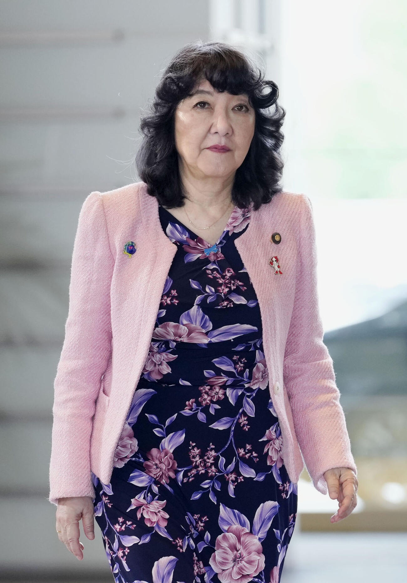 財務相留任が決まり、首相官邸に入る片山さつき氏＝17日午後1時8分（共同）
