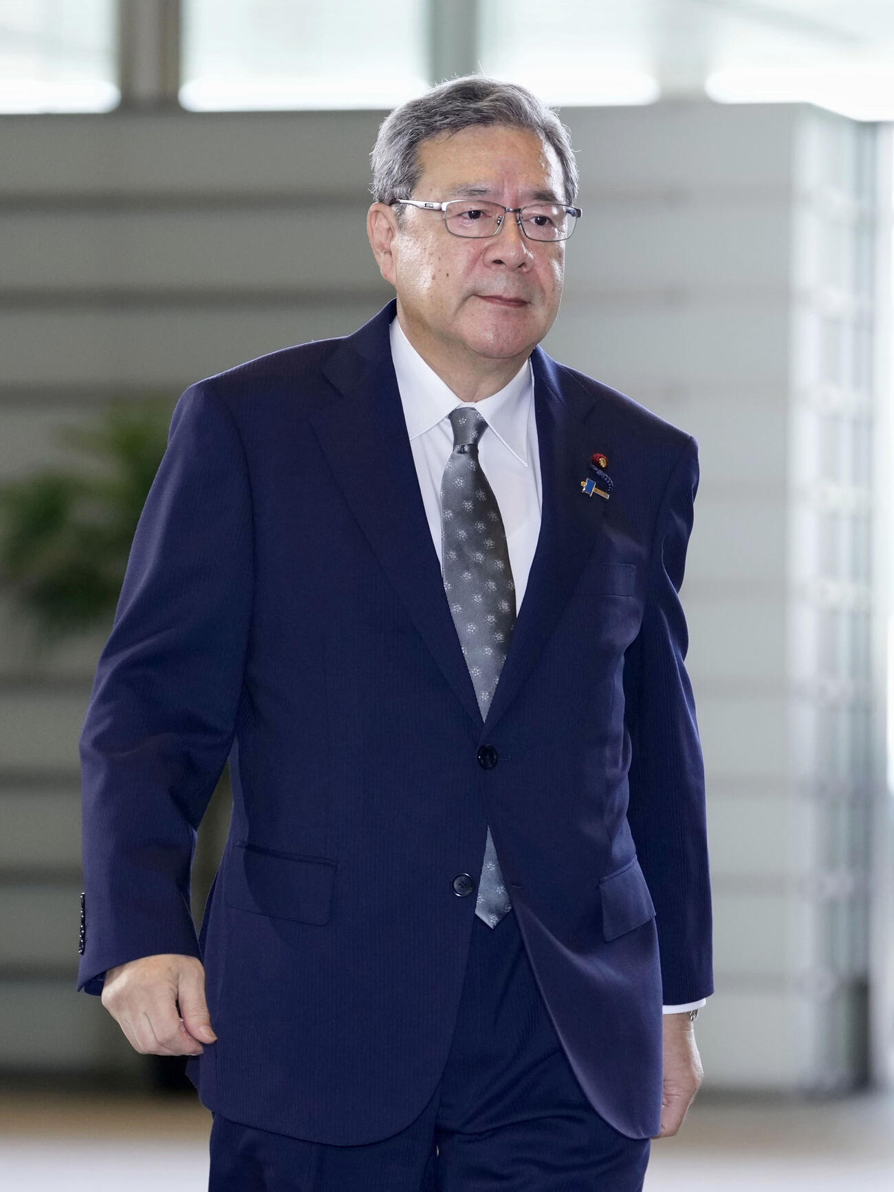 規制改革相に決まり、首相官邸に入る中司宏氏＝17日午後1時13分(共同)