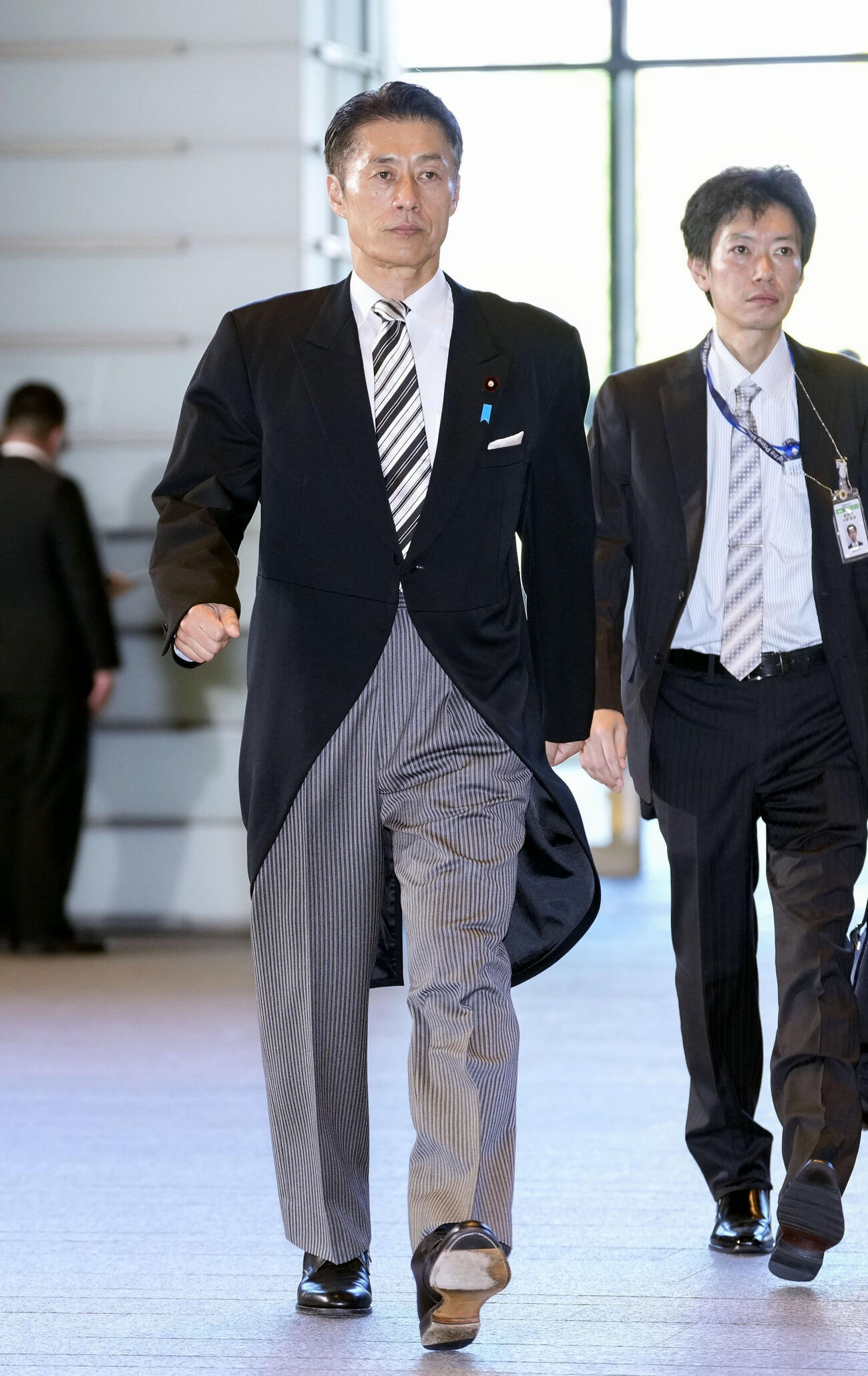 認証式を前に首相官邸に入る、復興相に決まった細野豪志氏（共同）