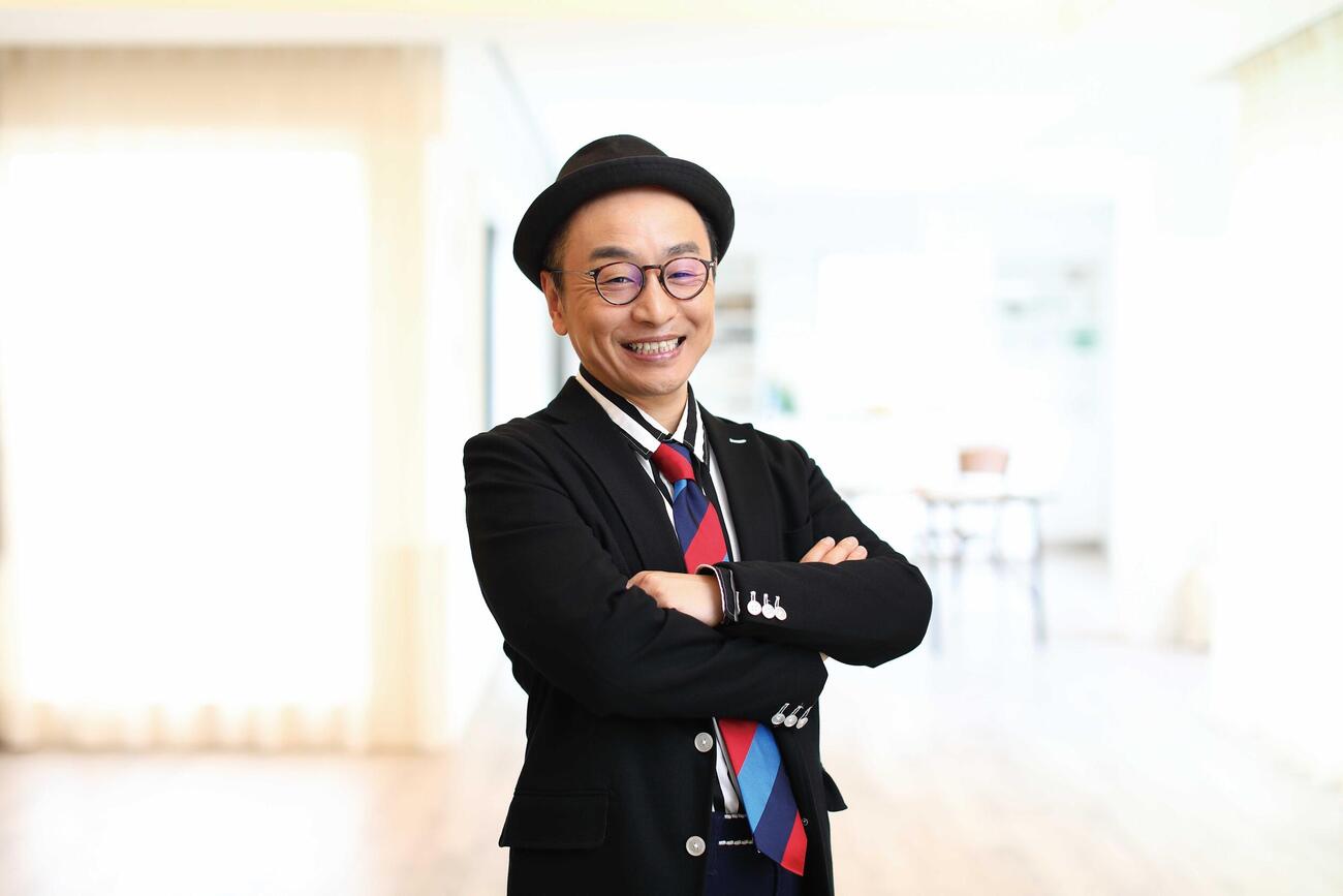 時事芸人のプチ鹿島氏　（C）ワタナベエンターテインメント