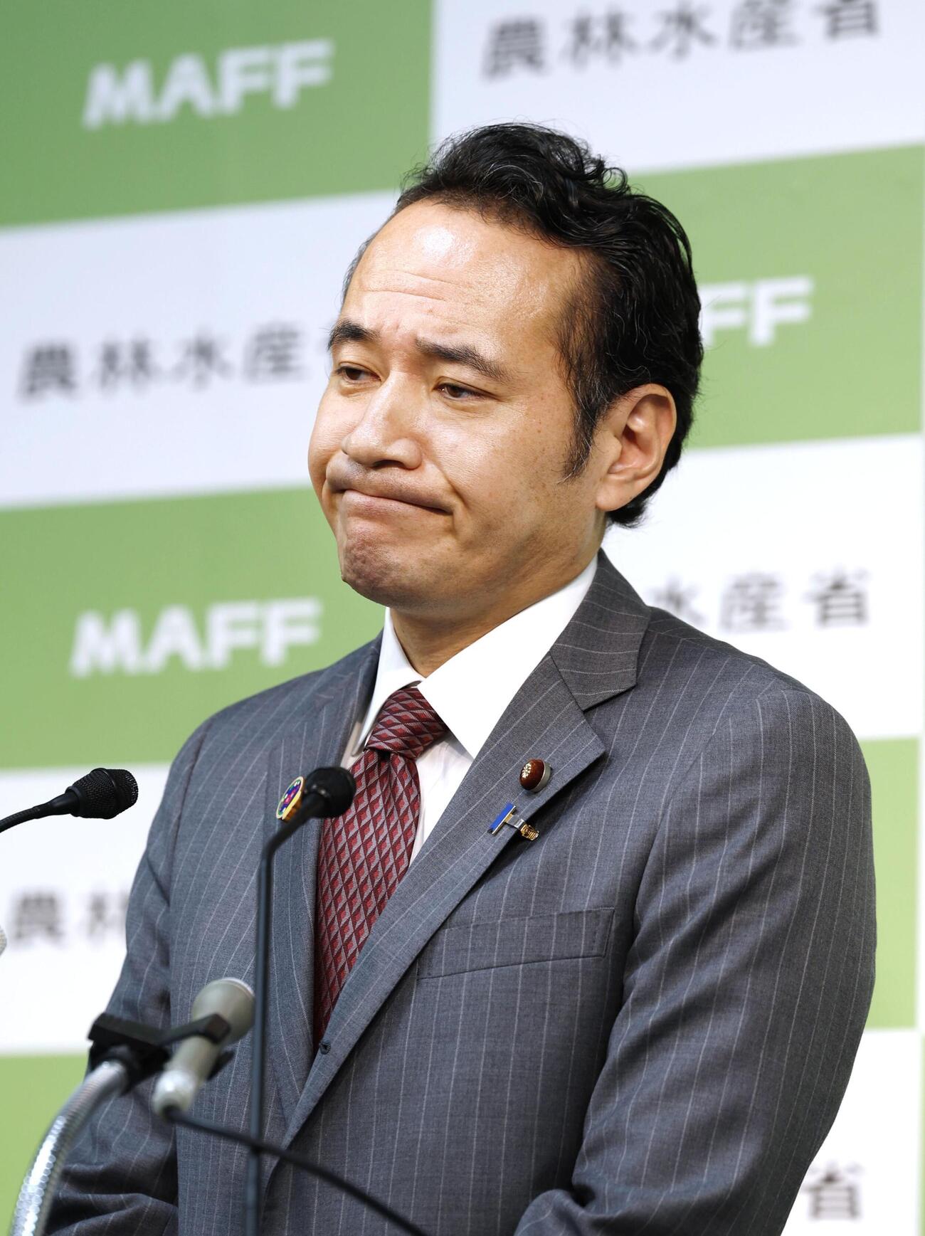 記者会見する簗農相＝2日午前、農水省