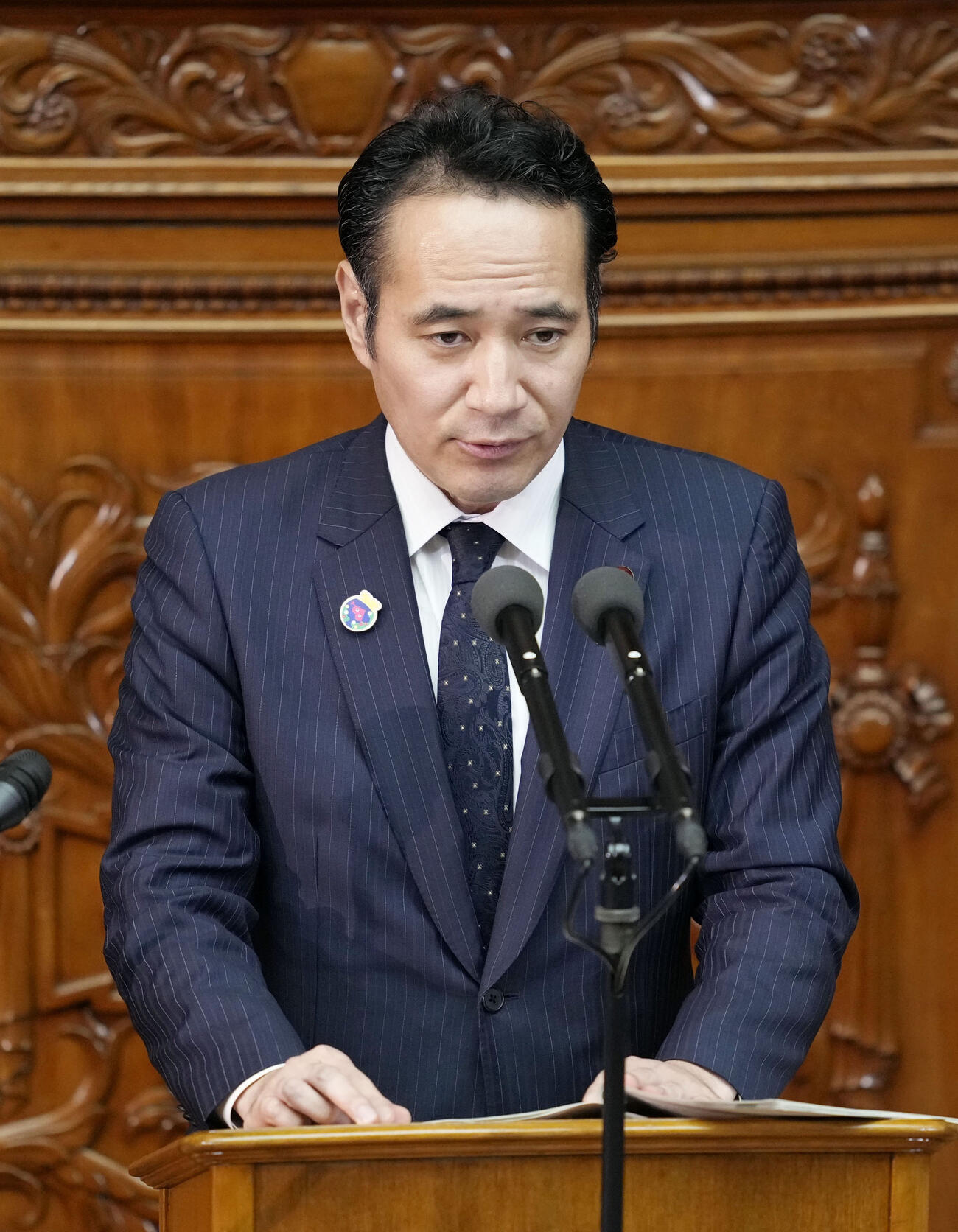 衆院本会議で国民民主党の玉木代表の代表質問に答弁する簗農相＝8日午後（共同）