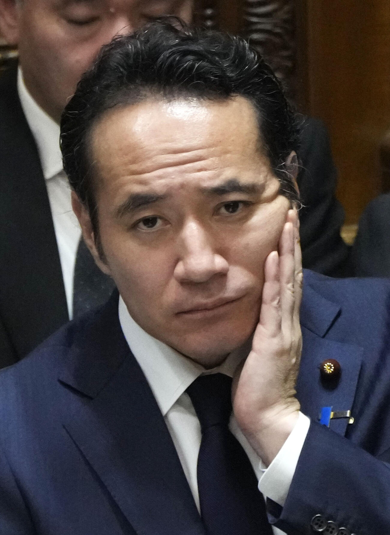 衆院予算委で質問を聞く簗農相＝13日午後（共同）