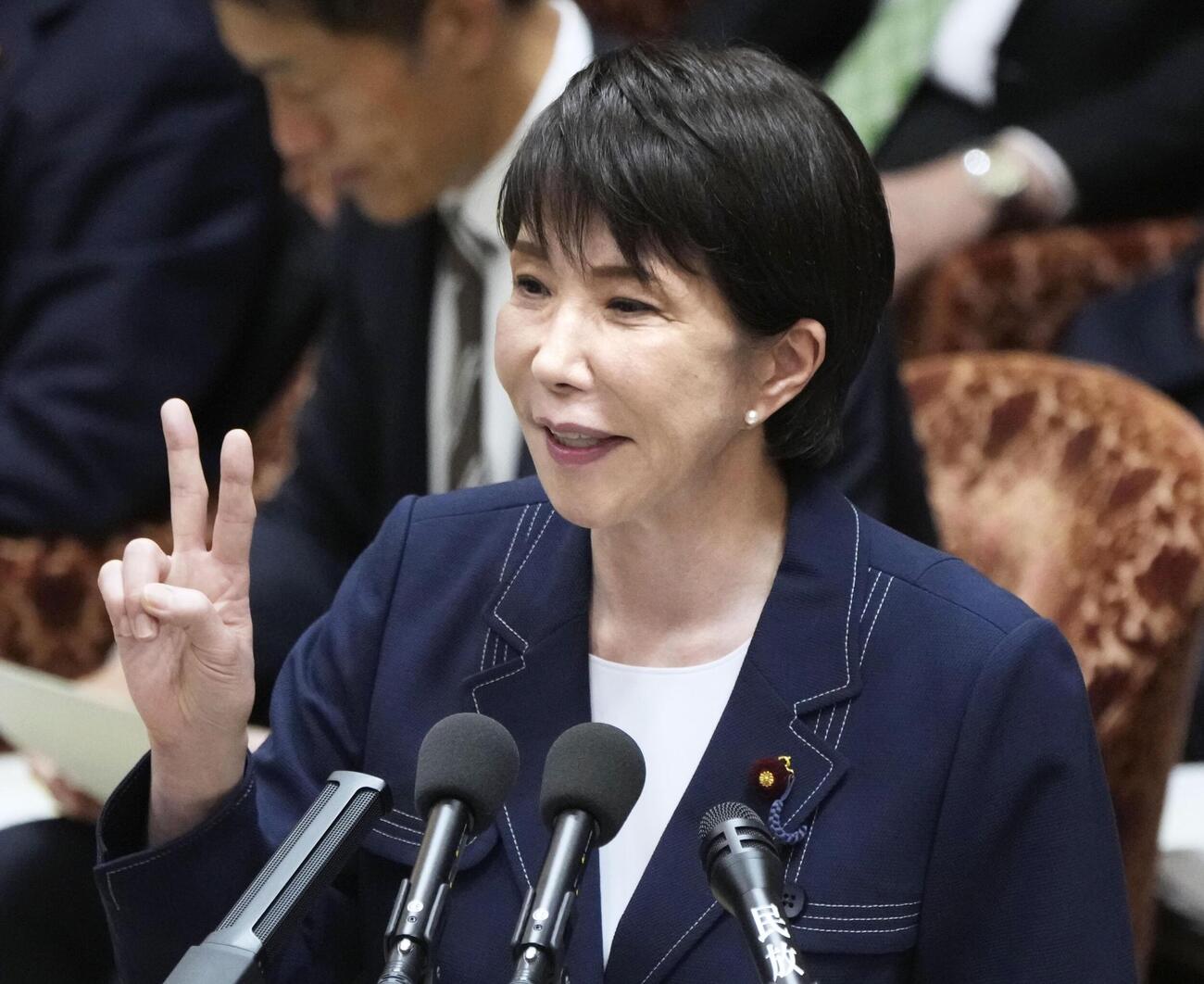衆院予算委で答弁する高市首相＝13日午後（共同）
